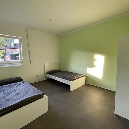 Monteurwohnung Mit Terrasse Und Zwei Baedern דירה *